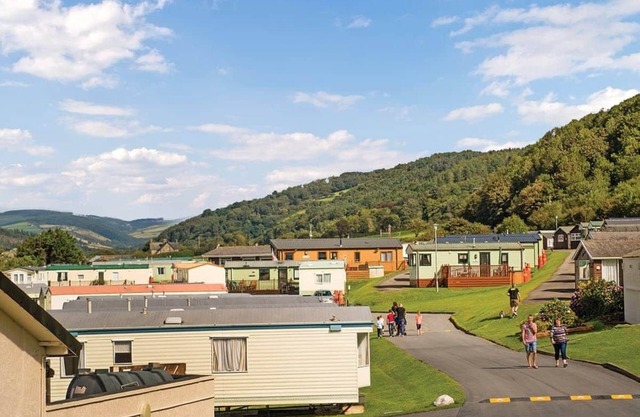 2 bedroom accommodation in Clarach Bay, Nr Aberystwyth