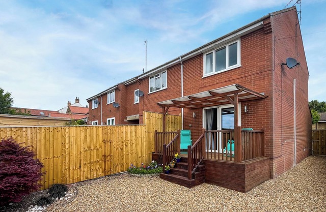 2 bedroom accommodation in Cayton, near Scarborough