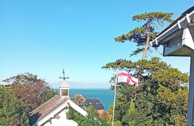 2 bedroom accommodation in Totland Bay