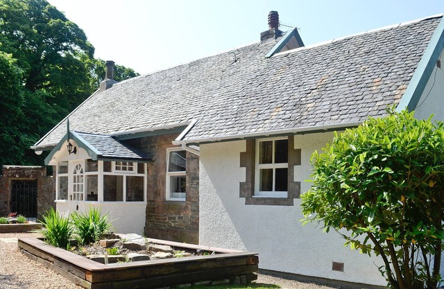 2 bedroom accommodation in Cove, near Helensburgh