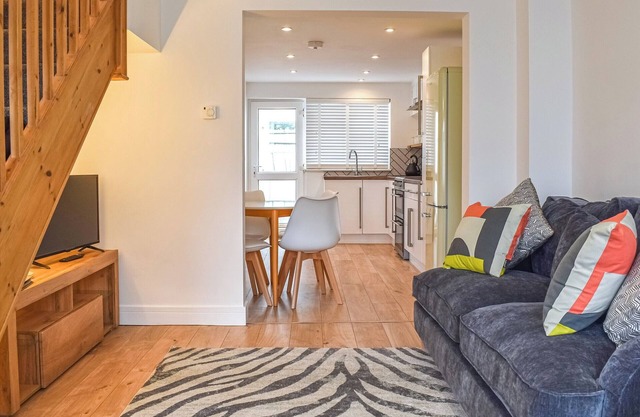 2 bedroom accommodation in Troon, Camborne