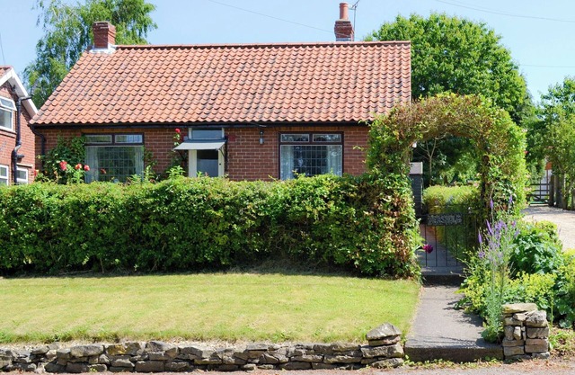 2 bedroom accommodation in Thornton le Dale, near Pickering
