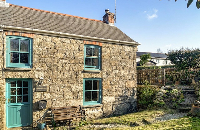 2 bedroom accommodation in Helston