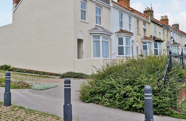 2 bedroom accommodation in Wyke Regis, near Weymouth