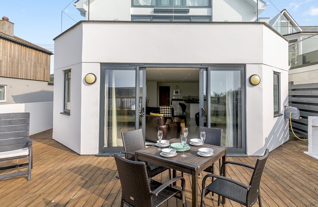 2 bedroom accommodation in Phillack, near Hayle