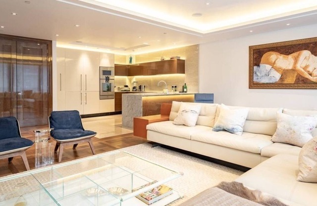 2 bedroom accommodation in London