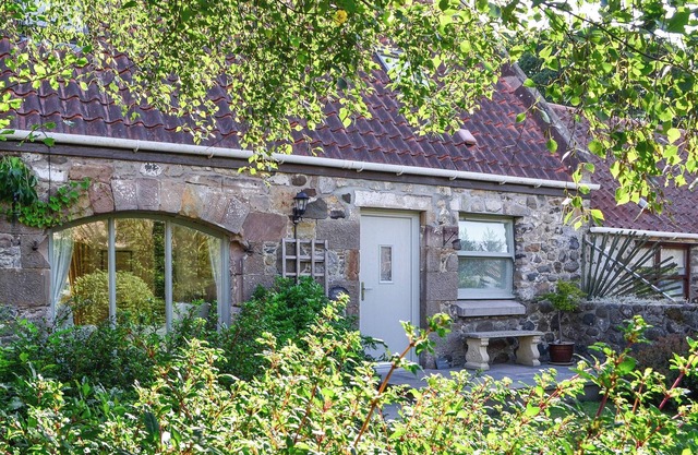 2 bedroom accommodation in Drumcrosshall, Bathgate near Edinburgh
