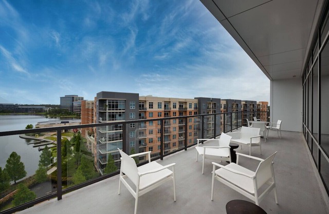 2-bedroom apartment on the beautiful Lake Woodland