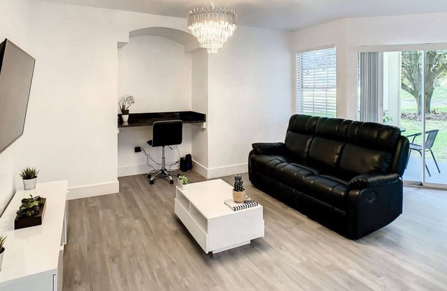 2 Bedroom Apartment 625043 by Houzlet