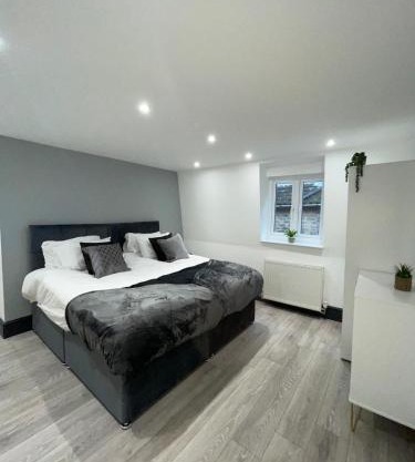2 Bedroom Apartment - Abacus House - Huntingdon Town Centre - Contractor Friendly - Free Parking - Full Kitchen - Washer Dryer - Spacious - Ideal for Work Stays