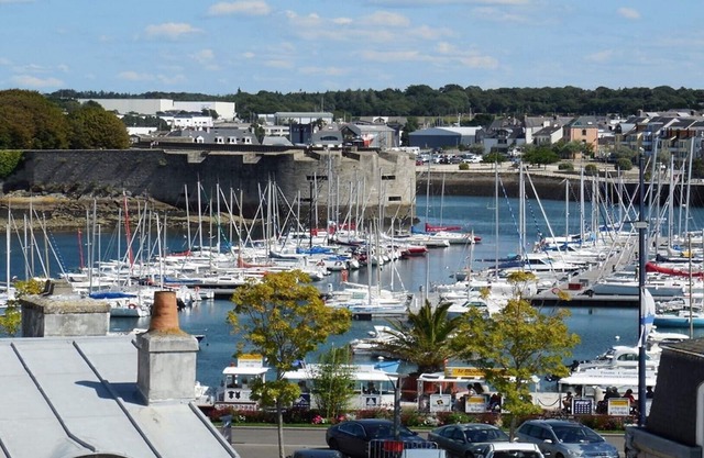 2 BEDROOM APARTMENT RENEWED, STUNNING VIEW OF CLOSED CITY AND MARINA