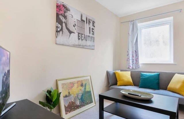 2 bedroom apartment in the heart of Gilingham town centre