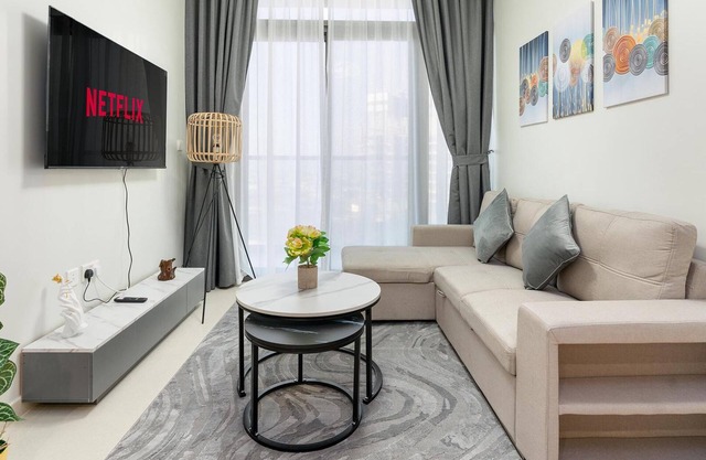 2-bedroom apartment in charming Dubai with WiFi, fitness room, AC