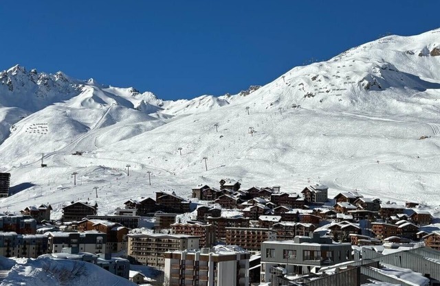 2 bedroom apartment in the heart of Lavachet with amazing views! - sleeps 6