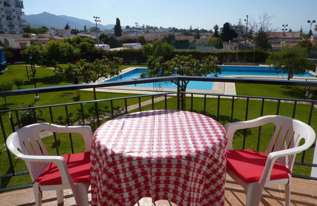 2 bedroom apartment with pool & air conditioning, close to beach and town center