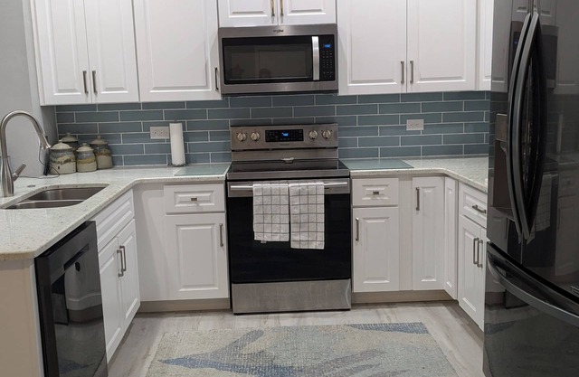 2-bedroom attached villa with garage in Lake Village of Lexington Country Club