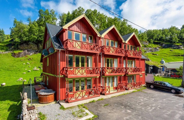 2 bedroom awesome apartment in Tjørhom