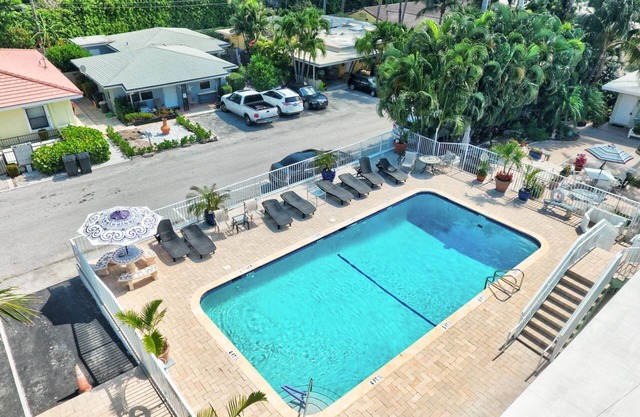 2 bedroom Beach House with a large pool 600 ft from the beach