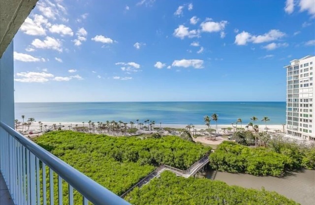 2 bedroom beachfront condo at Naples Cay - WS0903