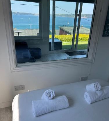 2 Bedroom Chalet With Sea Views