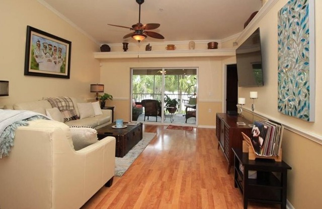 2 Bedroom Condo 96611 by Houzlet