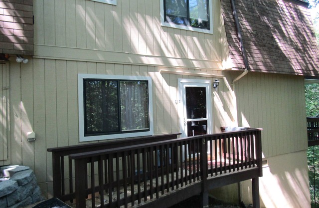 2 Bedroom Condo in Ski Country area. Rented by Sugar Mountain Lodging Inc.