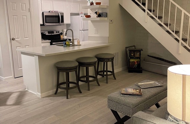 2-bedroom condo in awesome Palm Desert with AC, WiFi