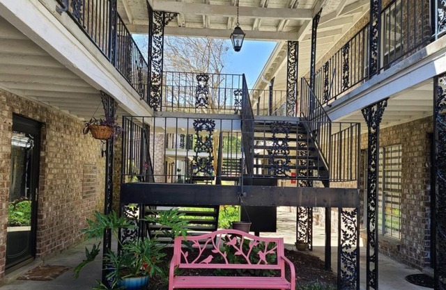 2 Bedroom Condo L-554530 by Houzlet