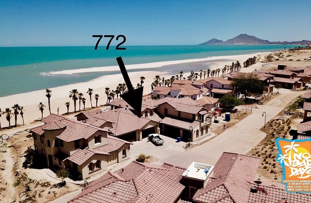 2 Bedroom condo sleeps 6 on the BEACH!!! 77-B