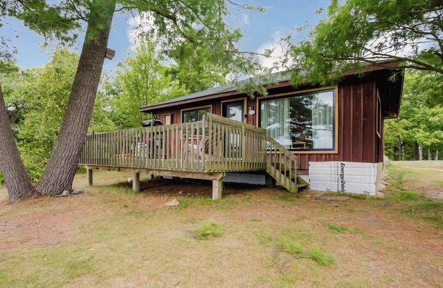 2-Bedroom Cottage #2 - Sand Bay