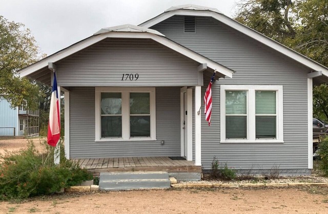 2-Bedroom Cottage #9 near Guadalupe River