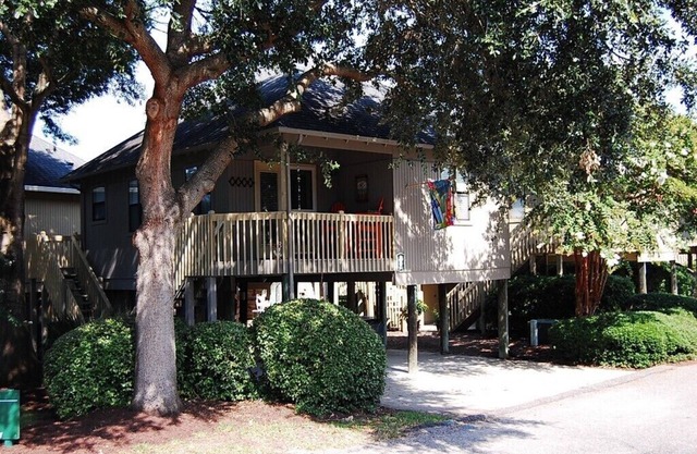 2 Bedroom Cottage with a short walk to Beach