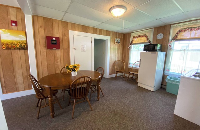 2 Bedroom Cottage at the 500 acre Poland Spring Resort with lots of onsite activities!