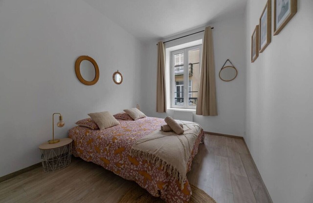 2-bedroom designer apartment, city center
