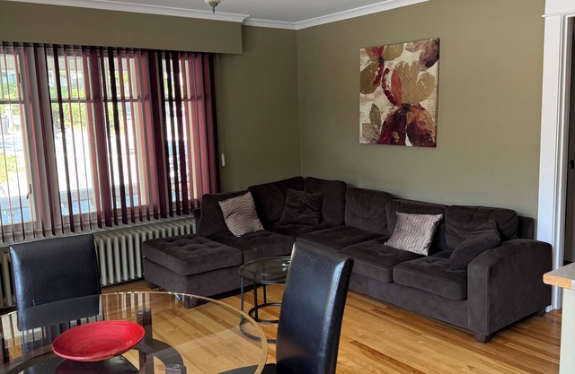 2 Bedroom Downtown Apartment Midstream Manor Unit 9