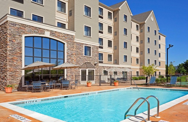 2 Bedroom | Free Breakfast. Seasonal Outdoor Pool