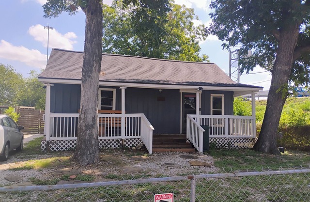 2 bedroom house close to Riverwalk and downtown