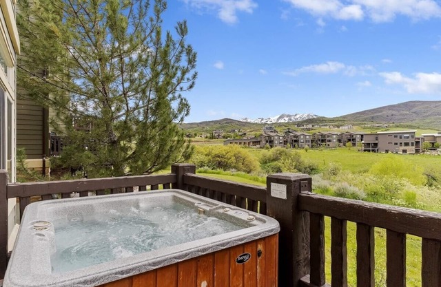 2 Bedroom Luxury Condo near Pineview and Snowbasin - Sleeps 4 LS43A