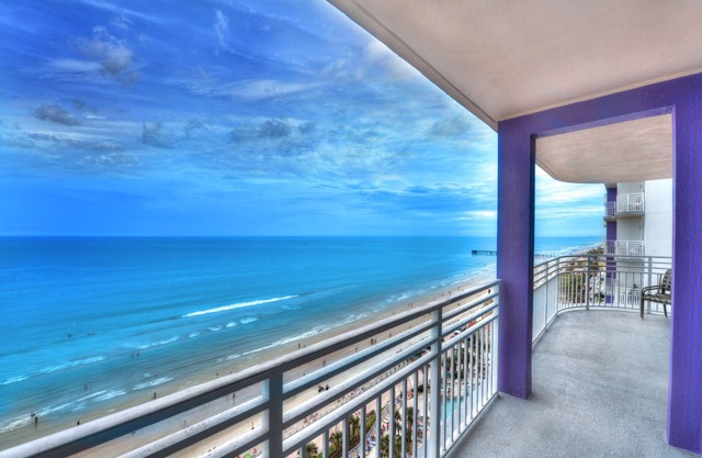 2 Bedroom Oceanfront Penthouse - Double Balcony !
