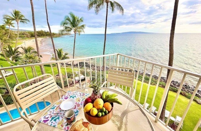 2 Bedroom Overlooking Beach and Ocean