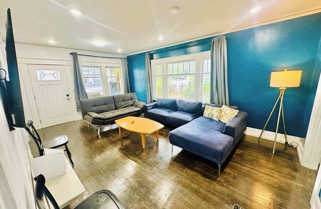 2-Bedroom/Pet OK/Sleeps6/3TVs