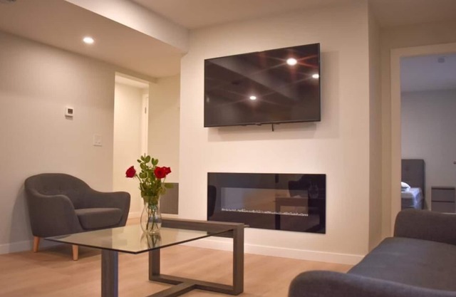 2 Bedroom Private Entry Dream Suite