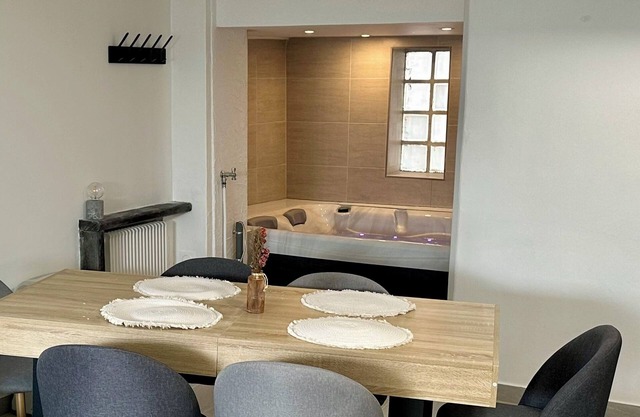 2 Bedroom Private vacation home in Amboise