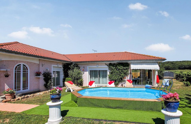 2 bedroom stunning home in Flachères