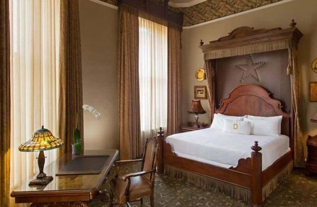 2-Bedroom Suite at a 4.5⭐️ Hotel