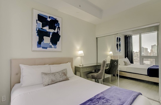 2 Bedroom Suite near Dundas Square