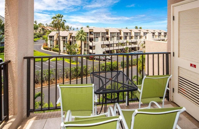 2 Bedroom w/Tropical Decor – Kamaole Sands 9403