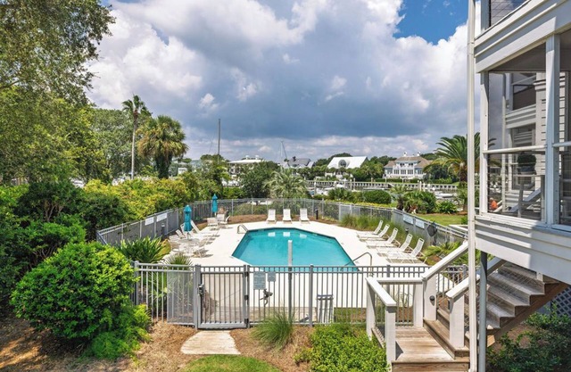 2 Bedroom with community pool and marina views