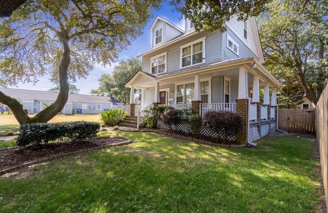 2 Blocks to Beach, 5 Beds, Deck, Grill, Fire Pit, Stocked Kitchen, FIOS