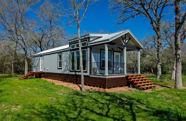 2 Br 1ba Private Farmhouse